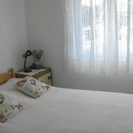 Family Friendly House With A Parking Space Bibinje, Zadar - 22010 Ferienhaus